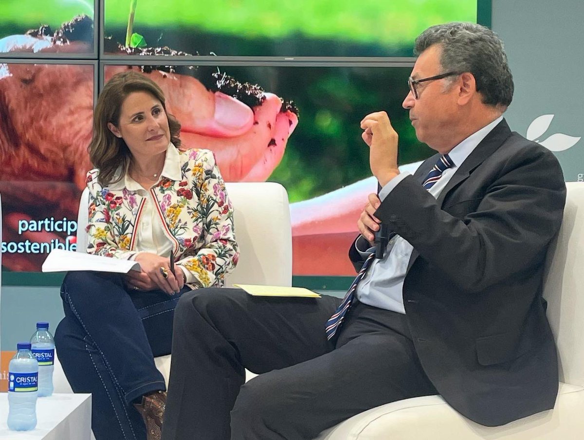 PaulaRobledoS's tweet image. Con ocasión de la colección ‘Justicia constitucional a debate’, ayer conversamos en la #Filbo2025 sobre la importancia de acercar la jurisprudencia a la ciudadanía y fomentar un diálogo crítico entre la academia, la sociedad civil y la @CConstitucional .