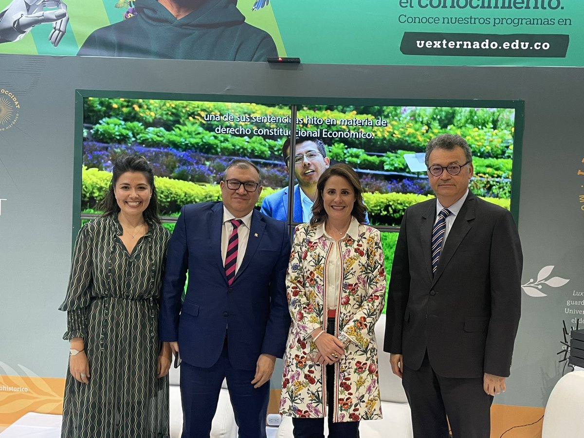 PaulaRobledoS's tweet image. Con ocasión de la colección ‘Justicia constitucional a debate’, ayer conversamos en la #Filbo2025 sobre la importancia de acercar la jurisprudencia a la ciudadanía y fomentar un diálogo crítico entre la academia, la sociedad civil y la @CConstitucional .