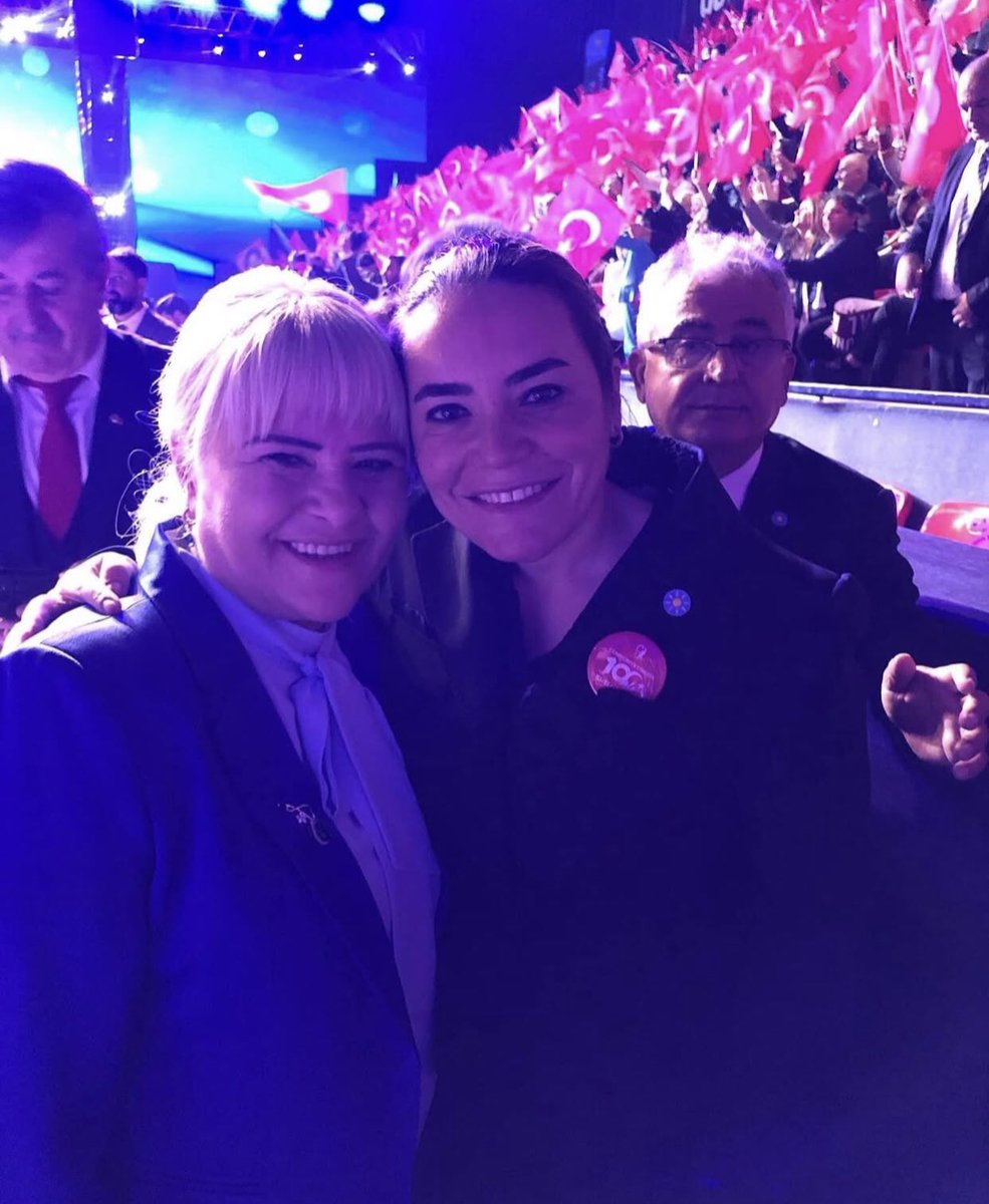 Haberi aldığımda ilgili saldırı hakkında terör sempatizanları mı yaptı diye düşündüm.
Şimdi öğrendim gerçeği. Evlada, babasının mezarında saldırıda bulunmak rezalettir.
Başbuğ, tüm Türklerin ortak değeridir!
Bir partiye ait değildir!

Ayyüce Türkeş’e yapılan saldırıyı kınıyorum.