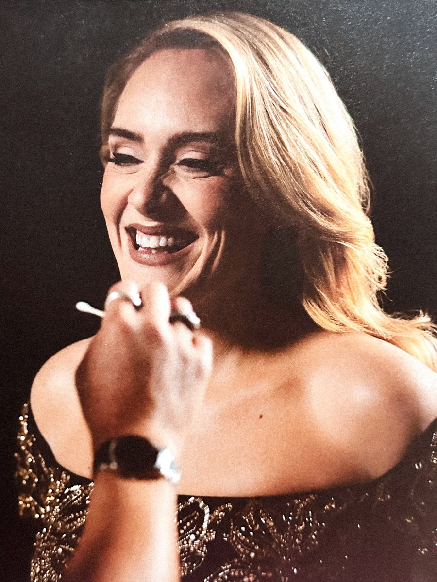 idrinkglory's tweet image. her captivating smile radiates so much happiness ♥️