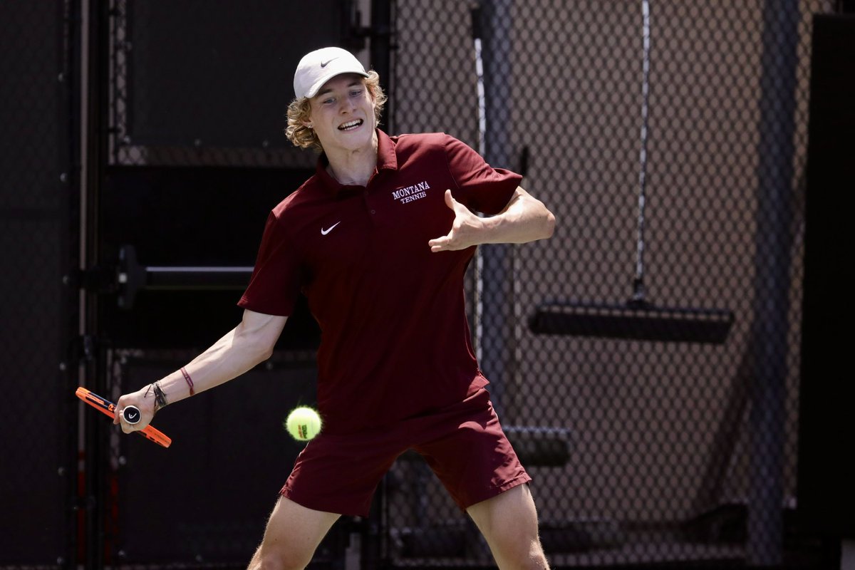 Moritz Lesjak wins his first set on court six!

#GoGriz