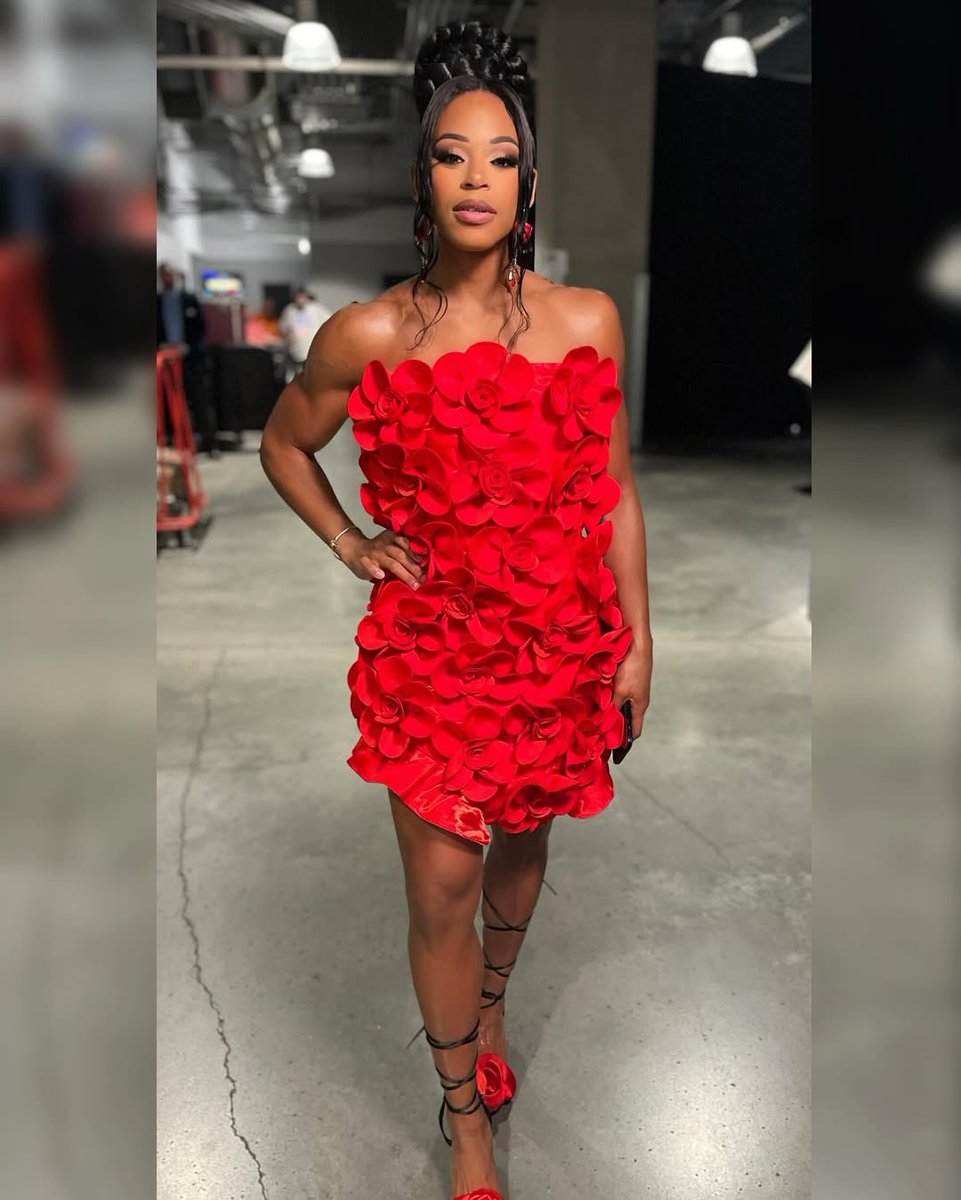Ima get my flowers.
Too much hard work not to
#ESTofWWE 🌹 #SexySaturday