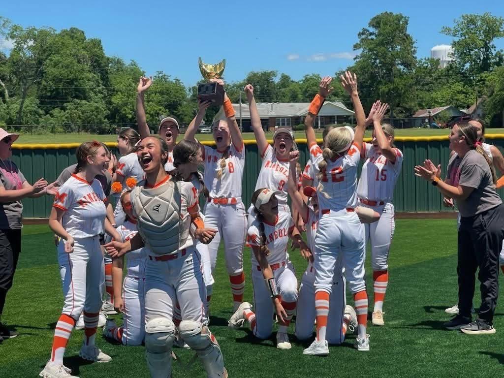 Saturday vibes when you’re back to back Area Champs! 👏🏆
Proud of our girls this weekend! Congrats on another shut out to Journie 12-0 in game 2!
