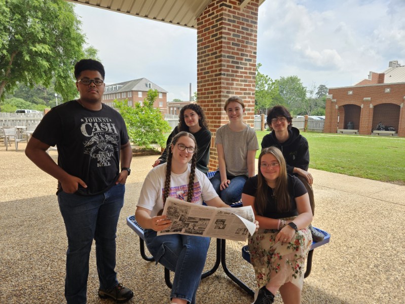 LSMSA's tweet image. We'd like to thank the staff of The Renaissance, #LSMSA's student newspaper, for turning out another year of great stories. Editor-in-Chief Abby Sims ('25), of West Monroe, is pictured with her staff. Photo by club sponsor Ms. Anne Dejoie-Lucas. Thank you, journalists! 📰🙌