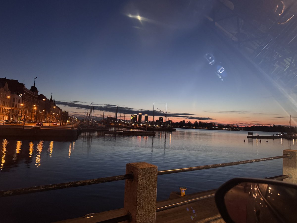 stainleesss's tweet photo. My view…….
May we all find peace and happiness. 
#helsinki
#suomi https://t.co/2iAqBrSWFc