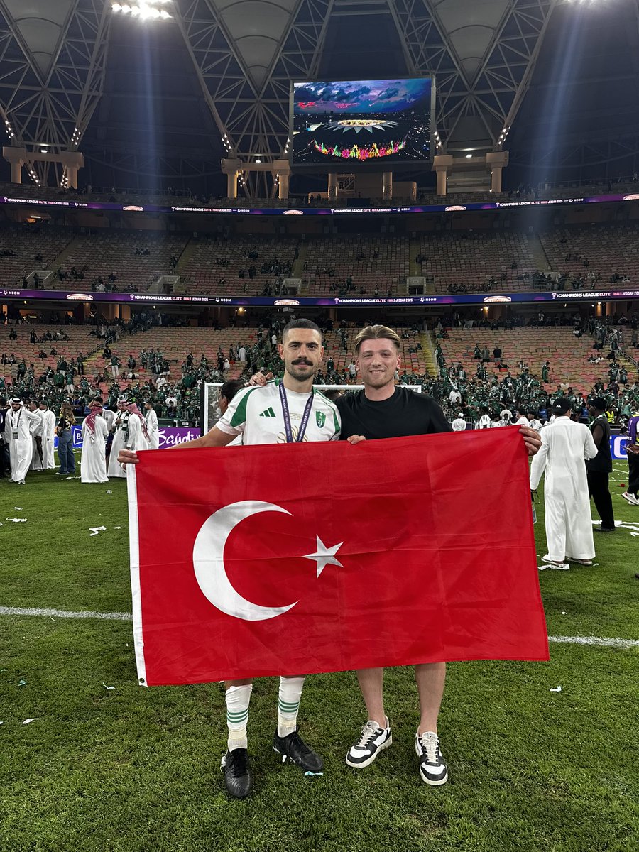 3 Mayıs Türkçülük gününde Asya Şampiyonu olup Türk Bayrağı açmak mı? Nerden baksan kral hareket