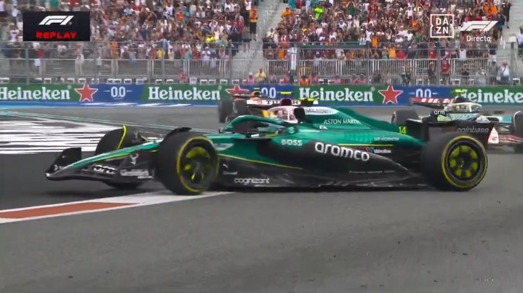 LOGANQR_PDLR's tweet photo. Eh @FIA, ¿cuando coño pensáis sancionar de forma ejemplar a Lawson para que deje de ser un peligro para sus compañeros de pista?

Debería ser descalificado de la carrera y una sanción de unos cuantos puestos en parrilla. Por peligro público reincidente. https://t.co/D8VJwDcbt2