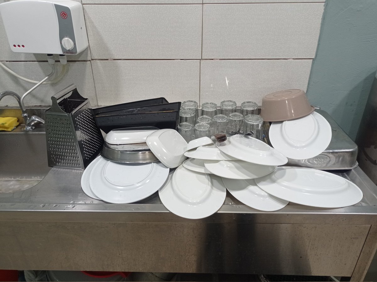 Mazlumun ahı, indirir şahı!
181 gün önce mülakat ile atama hakkım gasp edilmemiş olsaydı şuan da ben çocuklara ne tür etkinlikler yapabilirim diye düşünecektim, lokantada garsonluk yapıp bulaşık yıkamayacaktım. İşin aybı olmaz ama şuan içim yanıyor bu durumda olduğum için.😔