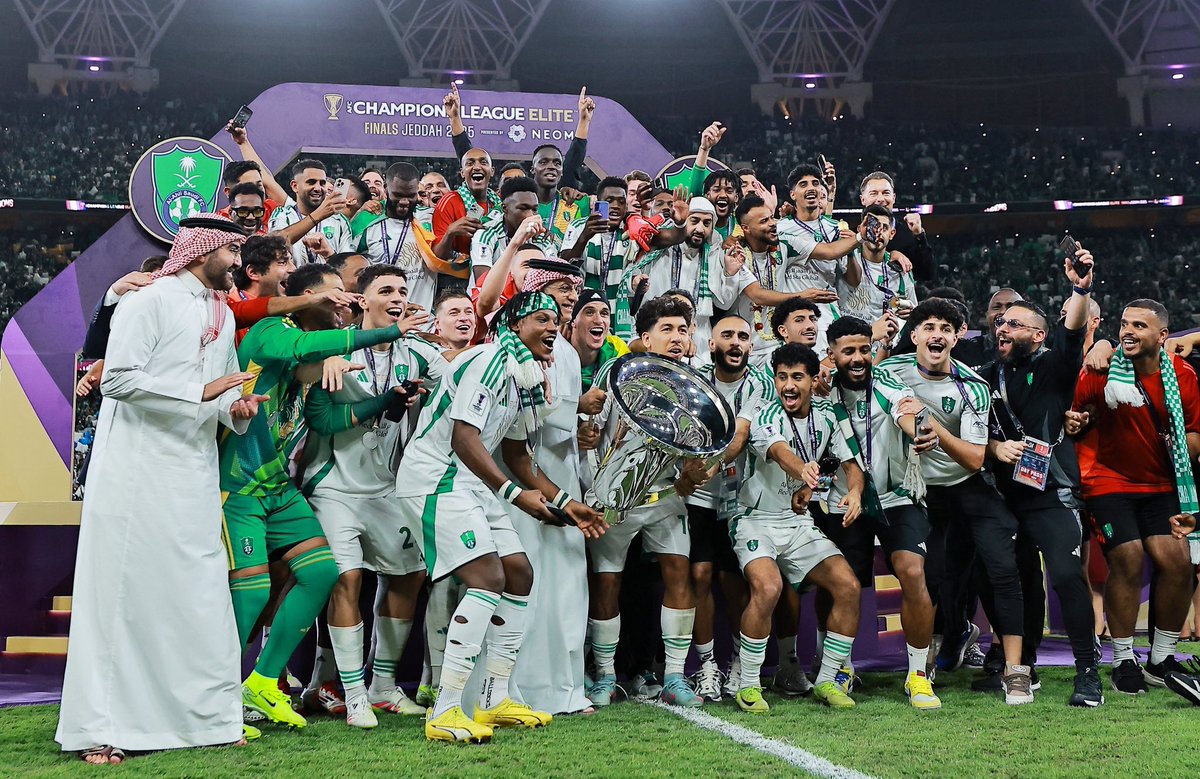 AbdullahAB000's tweet photo. لأنه كبير .. وأسقطوه غدرًا .. عندما عاد أبى الا ان يعود بطلًا متوجًا بالذهب في مكانه الذي يليق به .. الملكي يتربع على عرش اكبر قارة في العالم ويُحقق اقوى بطولة في تاريخ البطولات الاسيوية " النخبة " ☝🏻🟢

الأهلي ولد كبيرًا في فمه ملعقة من ذهب وعاش مُحملًا بإرث وتاريخ عظيم وخيره على كل اندية الوطن .. وسيبقى كذلك رغم أنف الجميع 💚🤍

#الاهلي 
#الأهلي_كاواساكي 
#دوري_أبطال_آسيا_للنخبة 🏆
#ACLElite