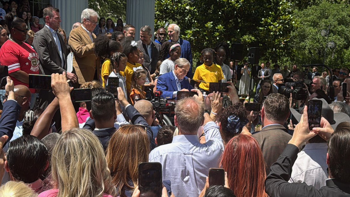 Today’s bill signing marks a big moment for Texas families. With SB 2 now law, Education Savings Accounts (ESAs) will offer up to $10,000 for private school, homeschooling, and more. We’re proud to support families as they navigate their new options. #SchoolChoice #Texas
