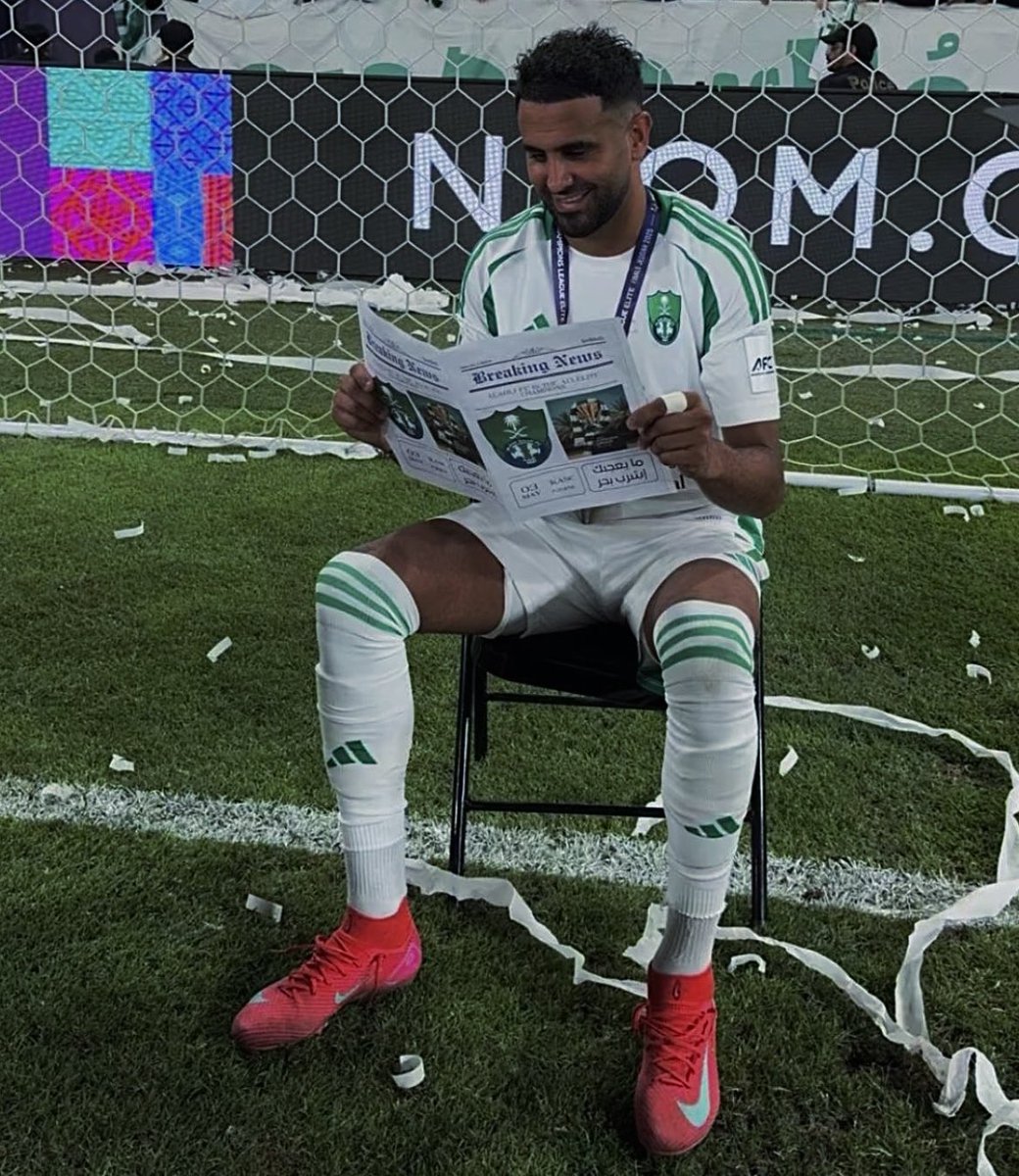 حقق معجزة الدوري مع ليستر سيتي وحقق معجزة مع مانشستر سيتي اول بطولة قارية ومن ثم حقق مع الاهلي اول بطولة نخبة ، رجل المعجزات وفخر العرب بكل حق واستحقاق لاتقلي صلاح او غيره
هذا افضل لاعب عربي لمست قدمه الملاعب 👏🏻