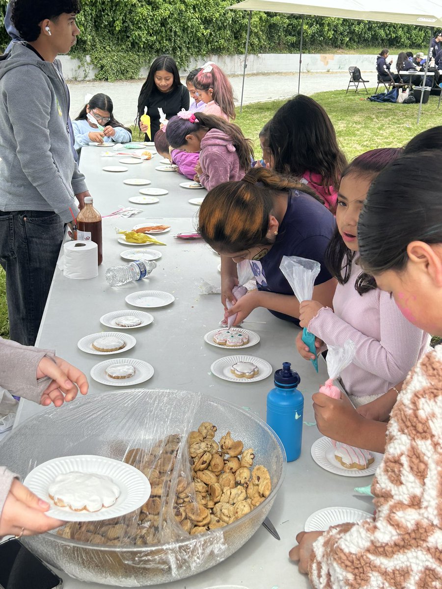JesseElementary's tweet photo. Huge thanks to the PTC for putting together a fantastic El Día del Niño celebration at our school! Our students had an amazing time enjoying all the games and activities. It was truly a memorable event. Go Hawks! https://t.co/GzlDd0VaYd