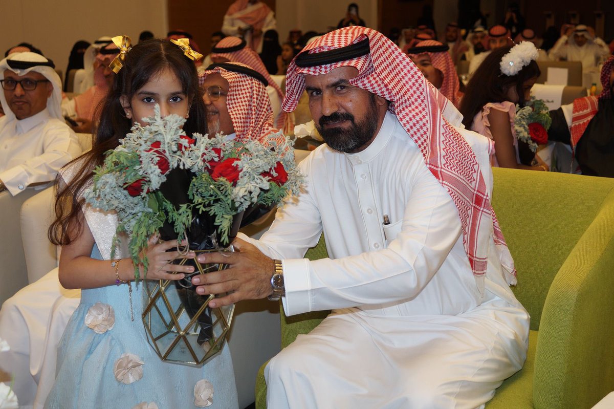 بحضور مدير عام السجون اللواء الدكتور/ شايع القحطاني.. ومدير عام فرع وزارة الصحة الدكتور/ عواجي النعمي.. والرئيس الفخري اللواء/ عبدالحميد عطيف
الجمعية تحتفل بختام برنامج رواد للعيادات الاستشارية والذي نفذته بالشراكة مع لجنة "تراحم جازان"