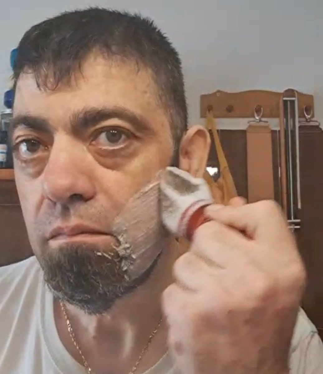 ilRasoiocom's tweet photo. 📷📷 Nuovo #WetshavingArt Video Alert! 📷📷Guarda come la tecnica di Giuli82! Poi prendi il tuo rasoio e la tua telecamera 📷  è il tuo momento! Condividi il tuo stile con [#ChallengeRasatura]. Diventa tu l'ispirazione!   #RasaturaPerfetta #ilRasoio.com  https://t.co/fIzToESm7b https://t.co/N8YAzQaScc