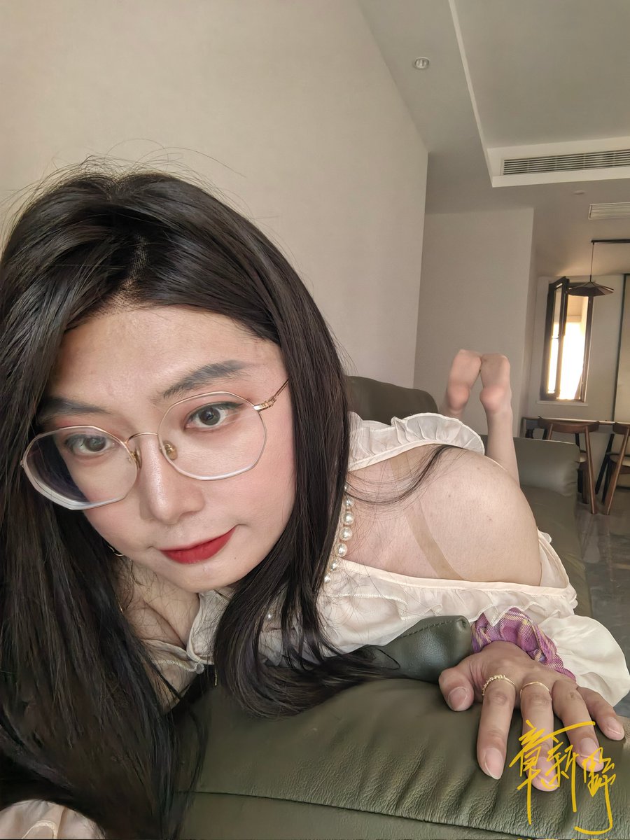 女装出门的好处就是可以正大光明的看美女姐姐🥰