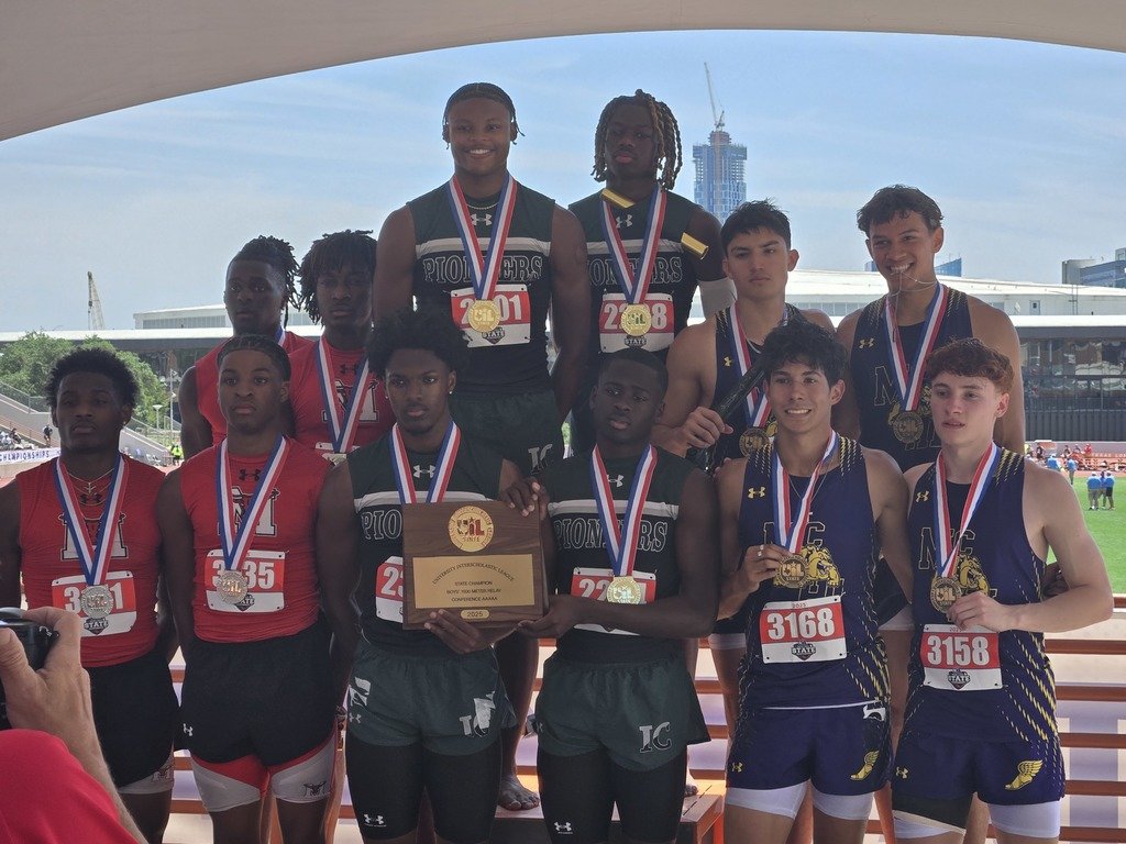Congratulations to the 4x4 team, for finishing the day up with bringing home the final relay gold 🥇You guys definitely showed up and showed out today!