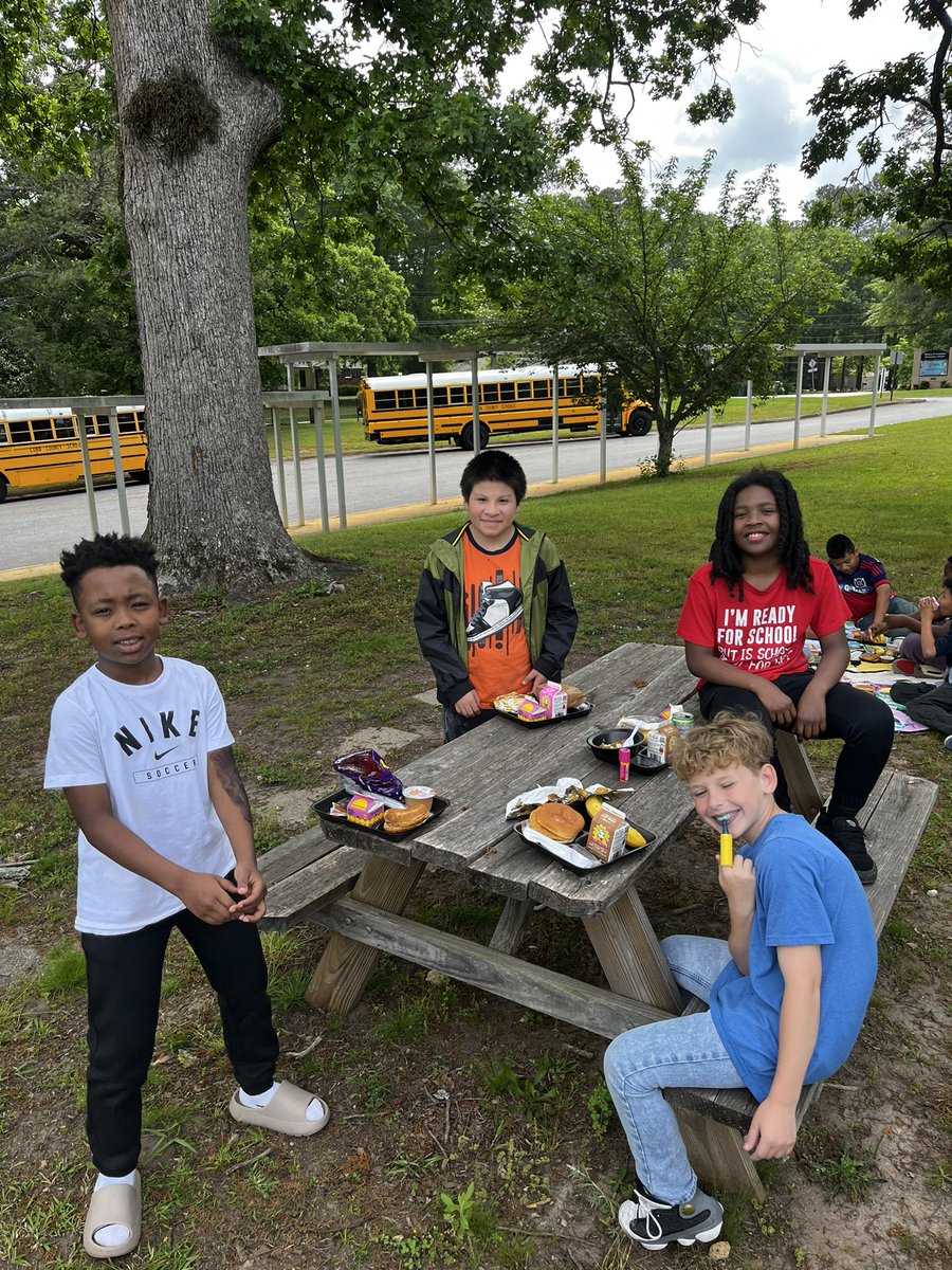 On Day 16 we had a class picnic to celebrate the last day of Milestones! 🥪🧺