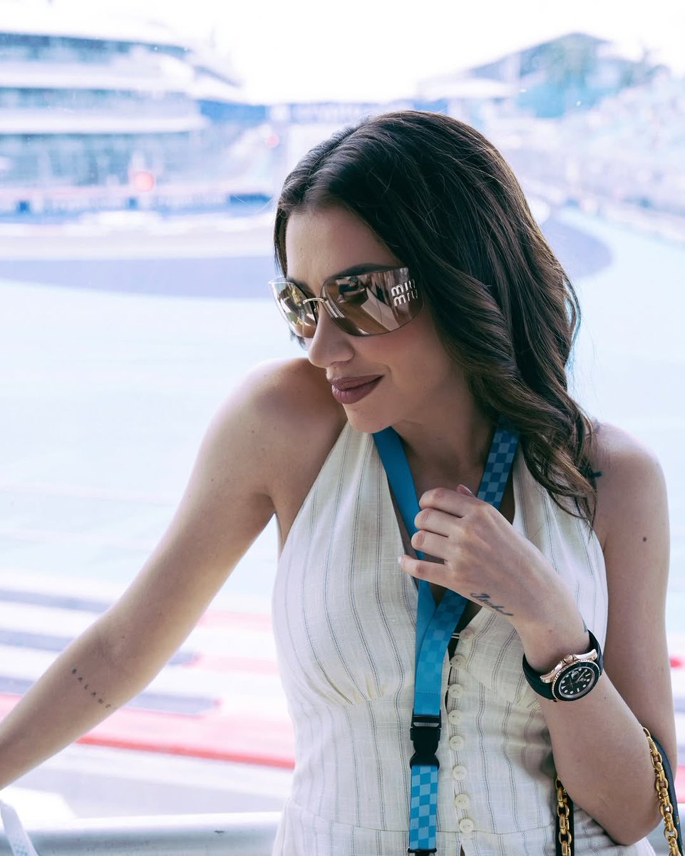Perrisimxsnorte's tweet photo. 🐩🩵Karime Pindter!! Miami evento F1🔝🏎️🏁🏝️🩵 Ig Post  Todo que ver !! #KarimePindter #matrioska #duquesa #MiamiF1 https://t.co/tKLrCrr5Cx