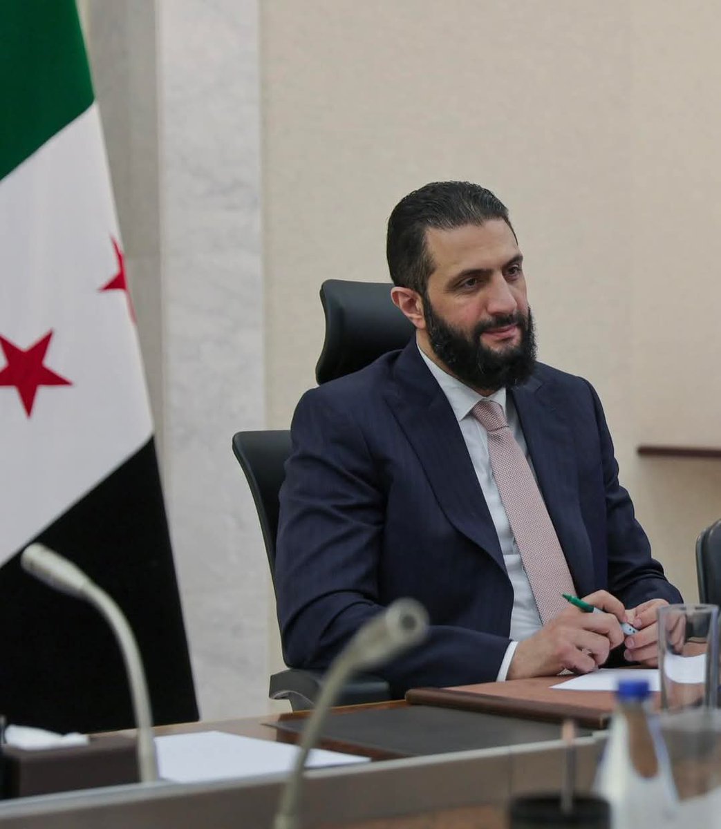 #كلنا_أحمد_الشرع 
#أنا_مع_الدولة_السورية 
سوريا ١٨٥ ألف كم.من ينازعنا على شبر منها نزعنا روحه....