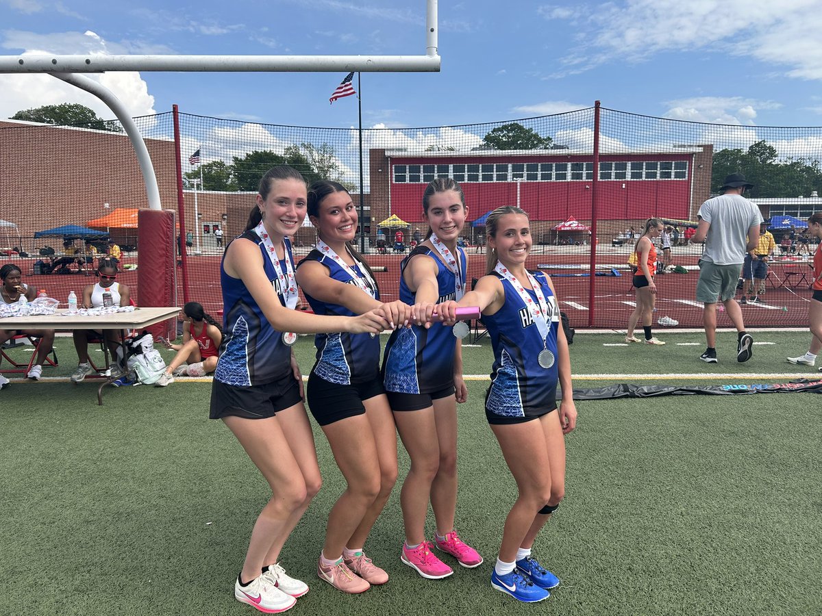 The 4x800m (Jenna Vivadelli, Ava Salita, Riley Raffensperger, Natalie Clauhs) took 2nd place at the SJ Open today at Rancocas Valley, running 10:38.59! 🥈🥈🥈🥈