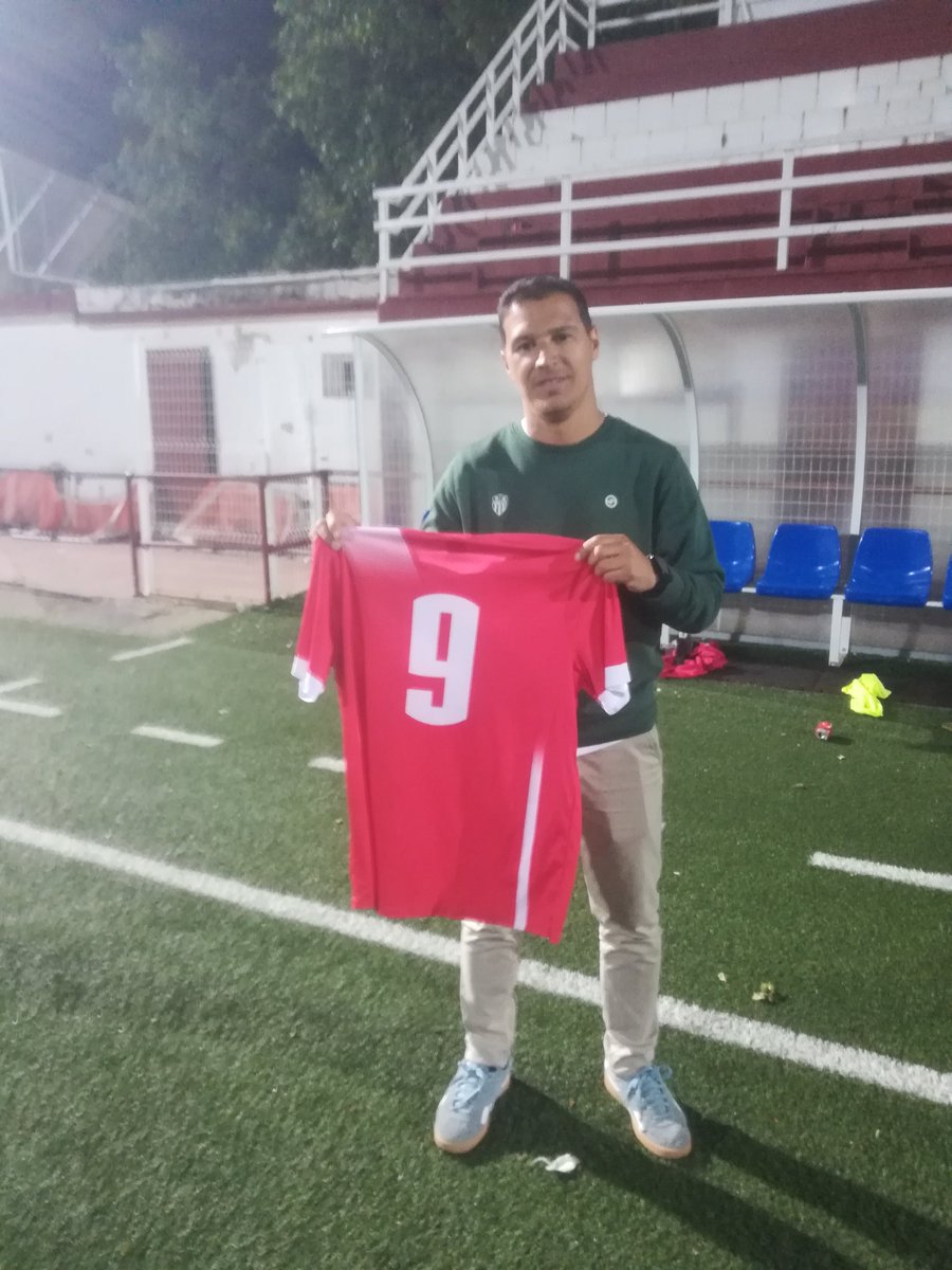 LORACF (@loracfoficial) on Twitter photo Un recuerdo de nuestro entrenador <a href="/FJ_Chico/">FJ Rodriguez Chico</a> y nuestro club a un gran jugador muy querido por todos <a href="/Daviddmartin10/">彡 David España 彡</a>
TE DEDICAMOS este ASCENSO! Un recuerdo de nuestro entrenador <a href="/FJ_Chico/">FJ Rodriguez Chico</a> y nuestro club a un gran jugador muy querido por todos <a href="/Daviddmartin10/">彡 David España 彡</a>
TE DEDICAMOS este ASCENSO!