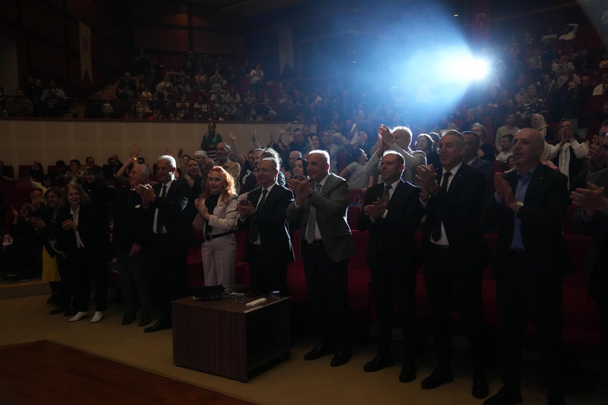 cetinkaya_salim's tweet photo. Kaymakamımız Yüksel Çelik, Belediye Başkanımız @ismetyildirimtr, Gençlik Kolları Başkanımız @samettesmer ve teşkilat mensuplarımızla beraber Belediyemizin organize ettiği Halk Oyunları Karadeniz Gecesi programına katıldık.

Kültürel değerlerimizin yaşatıldığı bu anlamlı gecede emeği geçen herkese teşekkür ediyorum.

@abdullahozdemir