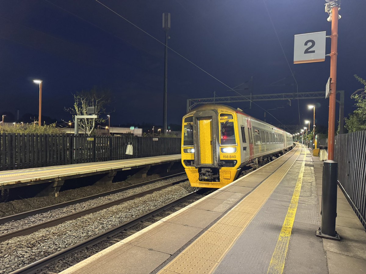 Last train tonight! 158840 taking me over to Telford.