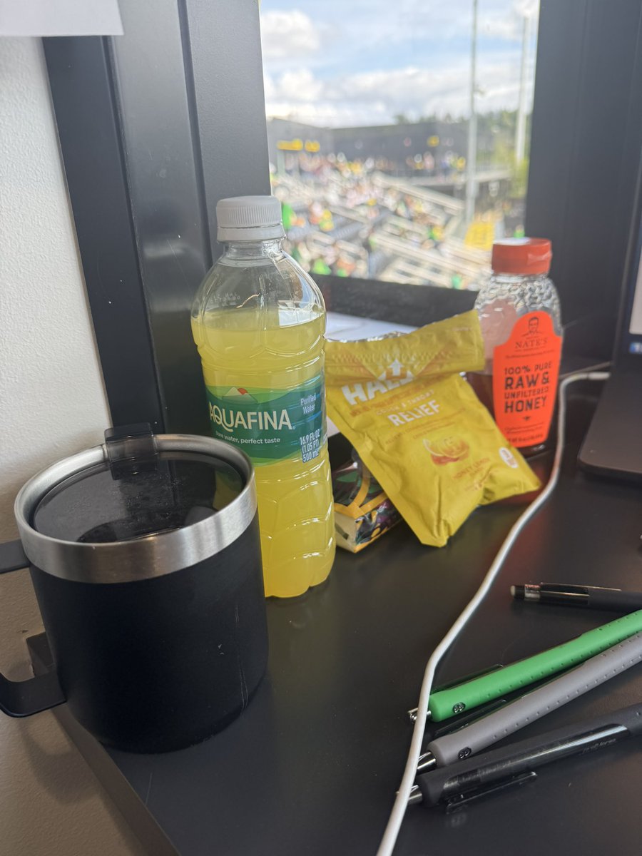 Saul (@realsaul_galvan) on Twitter photo Oh what a day to have a day
An opportunity to clinch on a Big Ten title on fan appreciation day. <a href="/OregonSB/">Oregon Softball</a> back at the Jane looking to rebound against <a href="/MSU_Softball/">Michigan State Softball</a>. On the call with <a href="/HSetrakian/">Harry Setrakian</a>! Pregame coming up at 1:40pm
(Voice is hurting but no way I was missing today) Oh what a day to have a day
An opportunity to clinch on a Big Ten title on fan appreciation day. <a href="/OregonSB/">Oregon Softball</a> back at the Jane looking to rebound against <a href="/MSU_Softball/">Michigan State Softball</a>. On the call with <a href="/HSetrakian/">Harry Setrakian</a>! Pregame coming up at 1:40pm
(Voice is hurting but no way I was missing today)