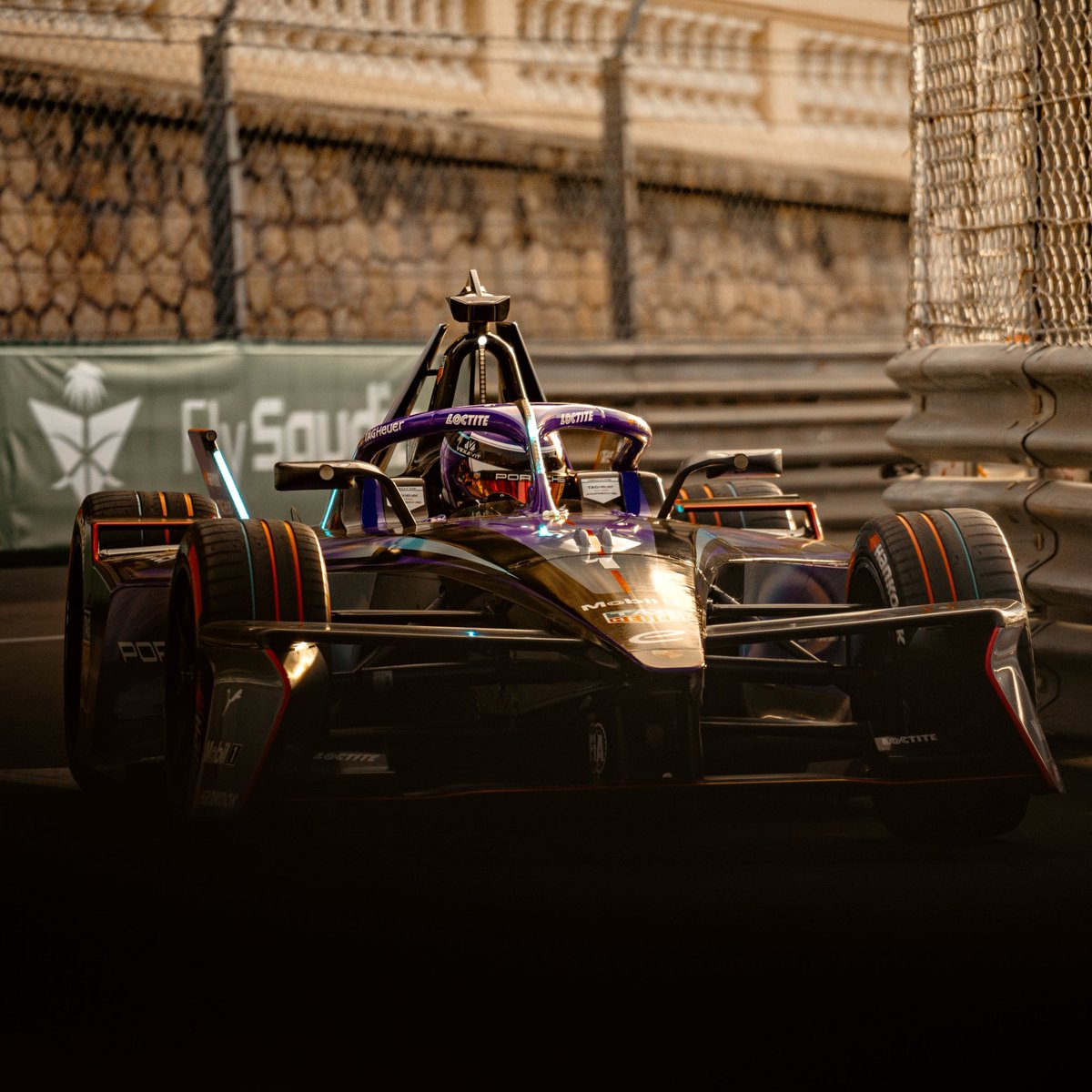 Petroslav tweet media