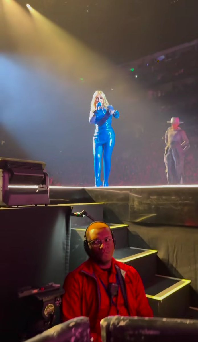 SwannKelvin's tweet image. SPINNING WITH RITA!✨💎🇺🇸 
#Kylielove💎 #UKbound💎