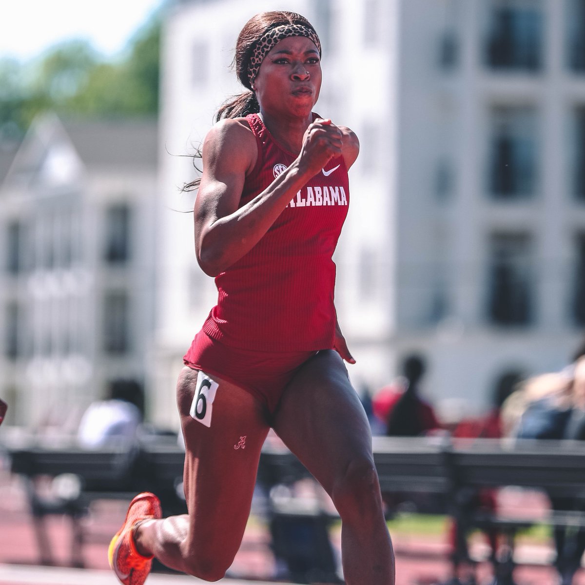 Precious Nzeakor takes fifth in the women's 200m

Nzeakor set a new PR in both her 100m and 200m races today!

#RollTide