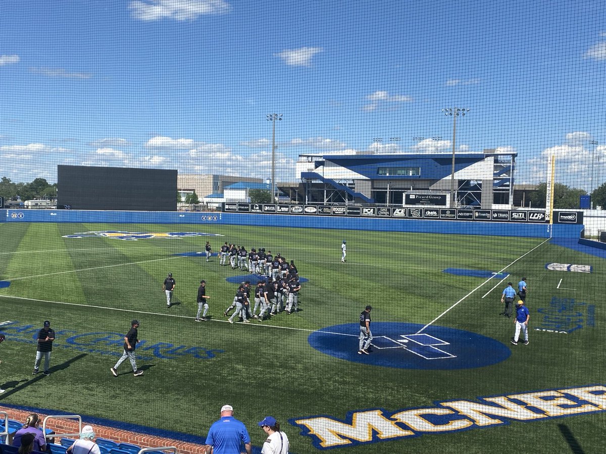 Handshakes and high fives for ⁦<a href="/SFA_Baseball/">Lumberjack Baseball</a>⁩.  Big win over McNeese in Game 1.