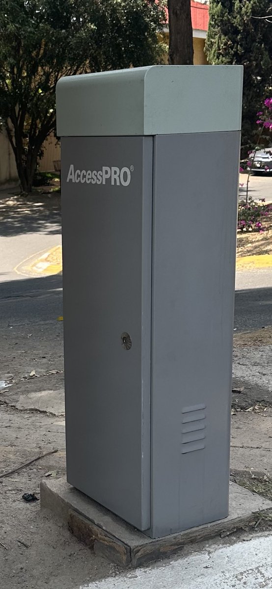 Peace qué poco nos duró el  gusto de no pagar”PEAJE”para salir por Caseta 4 de Mayorazgo,la nueva administración de <a href="/AcbhColonos/">ACBHColonos</a> ya coloca base para pluma como la anterior;Será para volver  a cobrar?nuevos directivos nos podrán informar? CCP <a href="/RominaCDV/">Romina Contreras</a> <a href="/HuixquiGob/">Gob Huixquilucan</a>