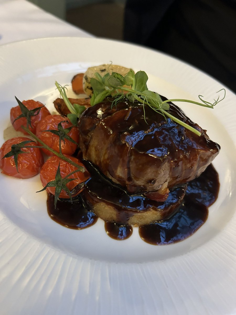 Rebecca 🍸 tweet media