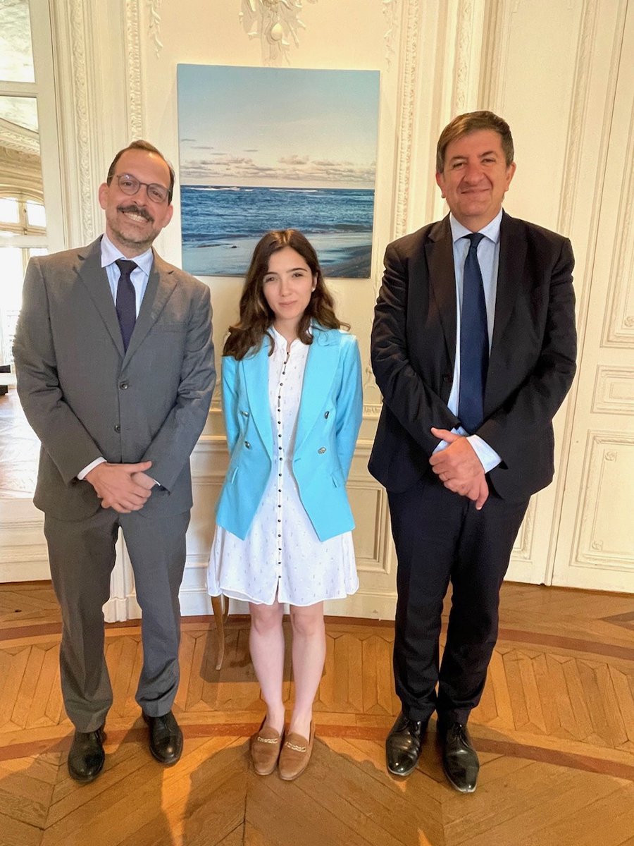 Embajada de República Dominicana en Francia (@rdenfrancia) on Twitter photo L'ambassadeur David Puig a reçu Mr. Pierre Pedico, Chef de Mission pour le Mexique, l'Amérique Centrale et les Caraïbes, et Mme. Inés Berdi, chargée du dossier République dominicaine, du Ministère de l'Europe et des Affaires Etrangères. <a href="/MIREXRD/">Cancillería de República Dominicana</a> L'ambassadeur David Puig a reçu Mr. Pierre Pedico, Chef de Mission pour le Mexique, l'Amérique Centrale et les Caraïbes, et Mme. Inés Berdi, chargée du dossier République dominicaine, du Ministère de l'Europe et des Affaires Etrangères. <a href="/MIREXRD/">Cancillería de República Dominicana</a>