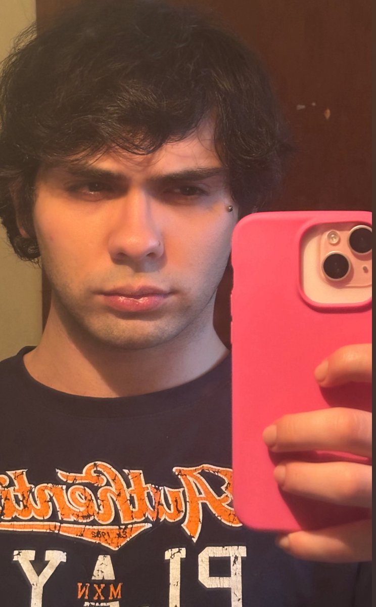 g_fr25's tweet photo. My contacts r burning my eyes #Smizing through the pain https://t.co/5Nz20qR6re