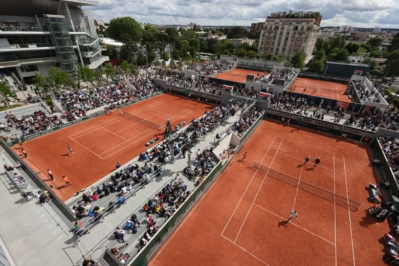 Je cherche 2 billets pour Roland Garros jeudi 29 mai 🗓️

🏟️Philippe Chatrier
🏟️Suzanne Lenglen
➡️Courts annexes 

N’hésite pas à m’écrire si tu vends ou connais quelqu’un 🎟️

Si vous pouvez RT ce serait top 🙏