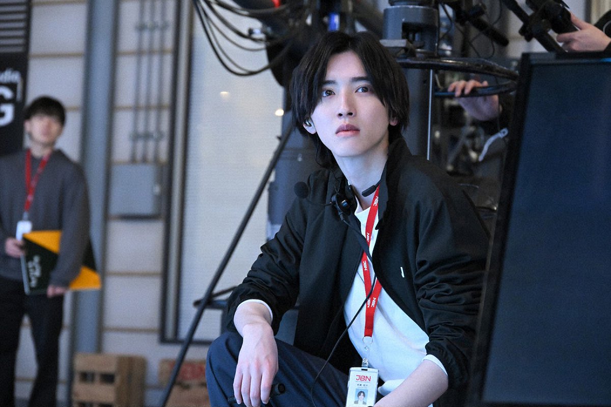 modelpress's tweet photo. 【場面写真多数📸】「キャスター」第4話📝

進藤（#阿部寛）、娘が通う女子中学で盗撮騒動発生⚡️

🔻あらすじ
https://t.co/DxVgTxzVr6

#永野芽郁 #なにわ男子 #高橋努 #キャスター #日曜劇場 @caster_tbs https://t.co/JwYeemDLDI