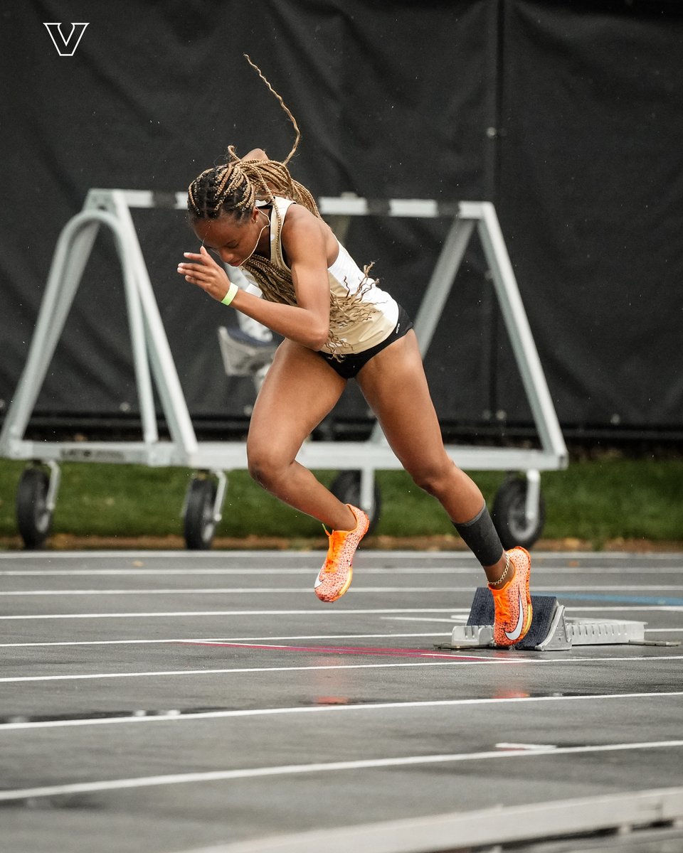 vandyxctrack's tweet image. Relay win ends the day for the Dores!

Joy, Allyria, Josie and Maddy record a time of 3:38.81 to win the 4x400m relay.

#AnchorDown