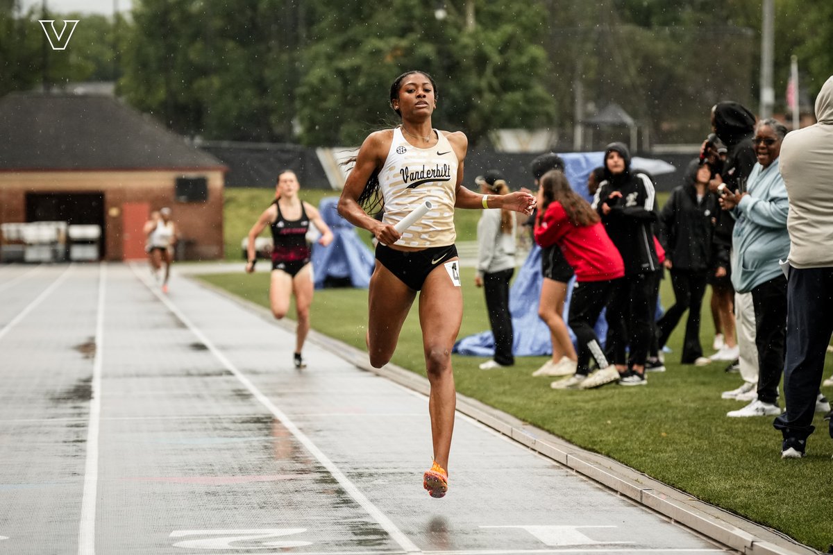 vandyxctrack's tweet image. Relay win ends the day for the Dores!

Joy, Allyria, Josie and Maddy record a time of 3:38.81 to win the 4x400m relay.

#AnchorDown