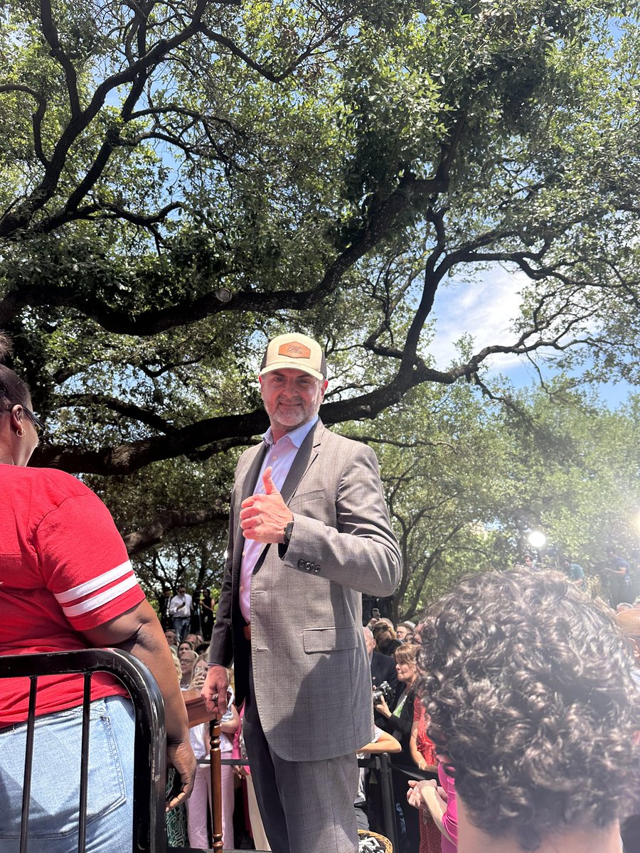 Ross Schumann (@rossschumann) on Twitter photo Thank you <a href="/CreightonForTX/">Brandon Creighton</a> for donning the cap.
Power to the Parents!!!
Was very cool to see you make it part of your speech celebrating school choice becoming law!!! Thank you <a href="/CreightonForTX/">Brandon Creighton</a> for donning the cap.
Power to the Parents!!!
Was very cool to see you make it part of your speech celebrating school choice becoming law!!!