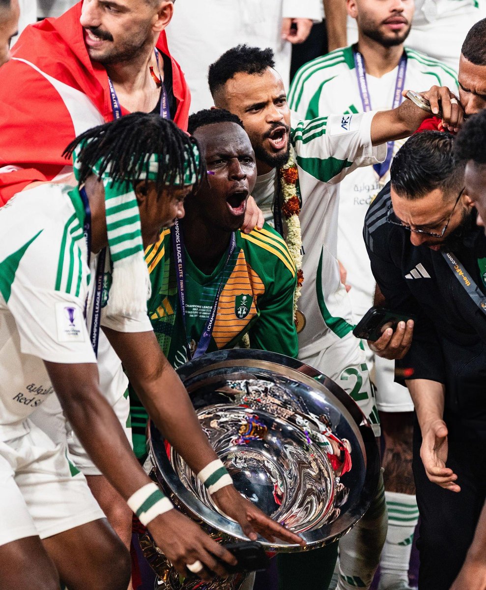 🚨🚨🚨🚨🚨📸 دموع إدوارد ميندي لحظة رفع كأس دوري أبطال آسيا للنخبة 😰🏆💚💚