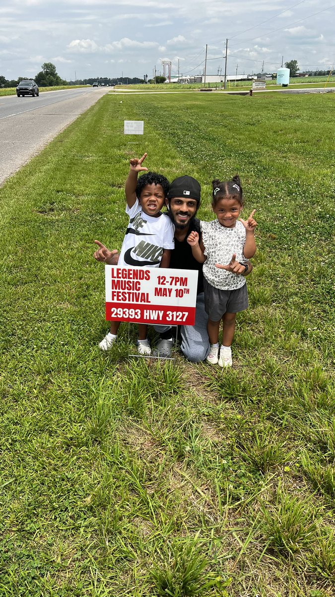 KLevyMusic's tweet photo. You’ll never be able to say “he didn’t try hard enough”. We out in the community putting signs out to make sure you know! If you see me blow at me and throw em up! My babies said “we at work for Legends Fest” 😂😂😂 7 Days!!

#MissionLegendary
#LegendsFest2025 https://t.co/RRKMALz4fz