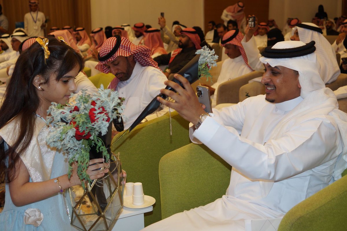 حضور الدكتور/ فهد عريشي استشاري طب وجراحة العظام لحفل رواد للعيادات الاستشارية والذي نُفذ بالشراكة مع لجنة تراحم كونه أحد المتطوعين في البرنامج