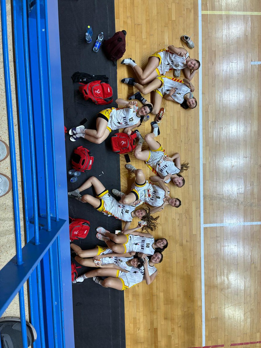 CDReinodeAragon's tweet photo. #MBBC Sábado
Tercer día de torneo en el que se van definiendo las fases finales y seguimos disfrutando de las actividades para fomentar los grupos junto al apoyo de las familias.
#Temporada8 🐲 https://t.co/NYVpjCwNUH