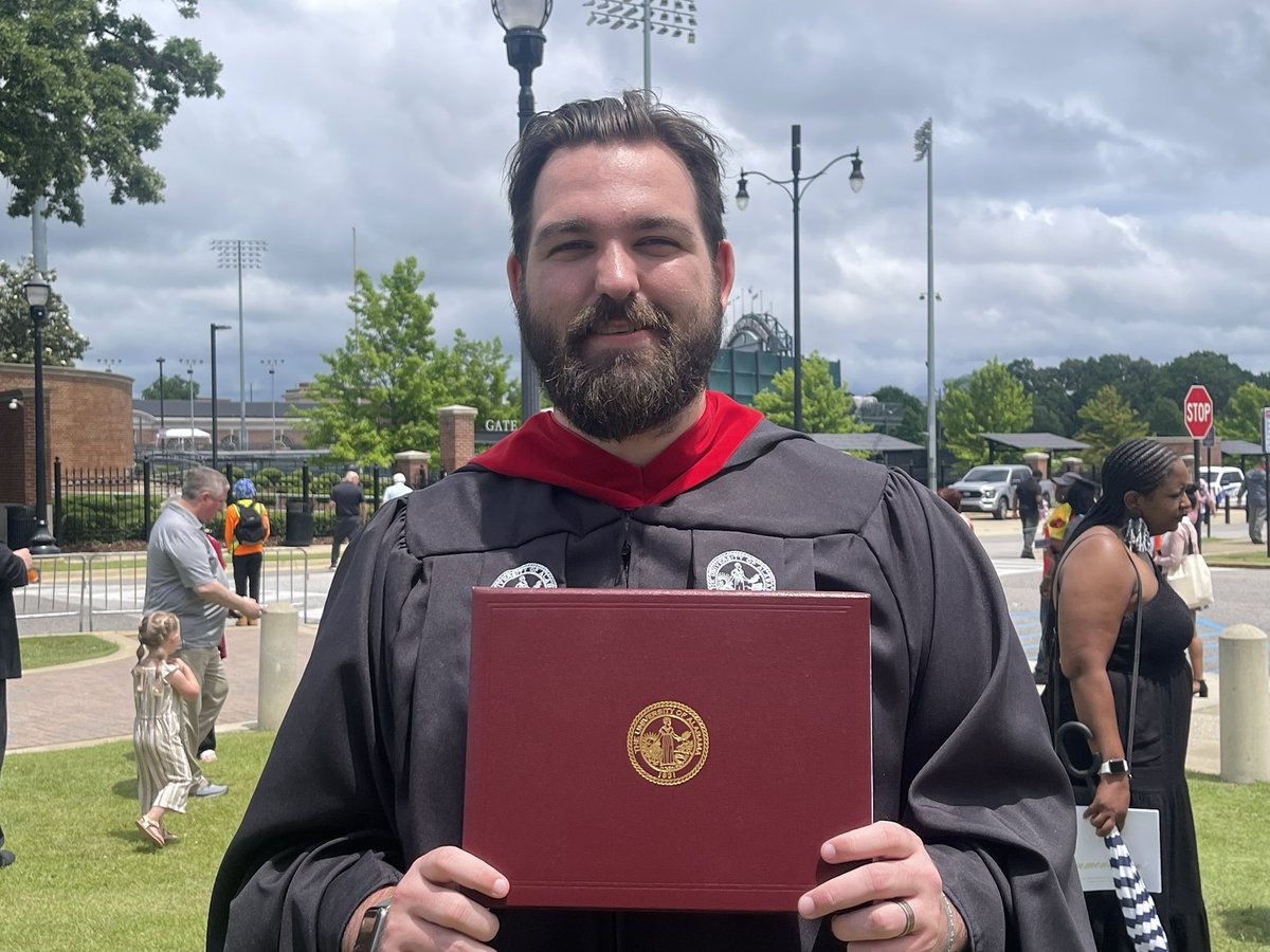 FultonW_'s tweet image. UA Alum!
Officially received my Master’s Degree from the University of Alabama!
