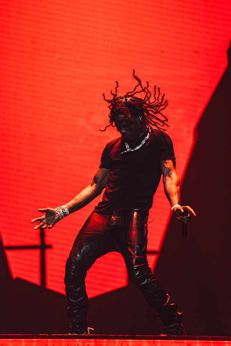 remaontourr's tweet photo. @billboard highlights the top 5 moments from Rema’s HEIS Tour stop at Madison Square Garden in NYC.
Read more: https://t.co/NT9yebGYS6
#RemaLiveAtMSG https://t.co/f6U0QG5d7Q