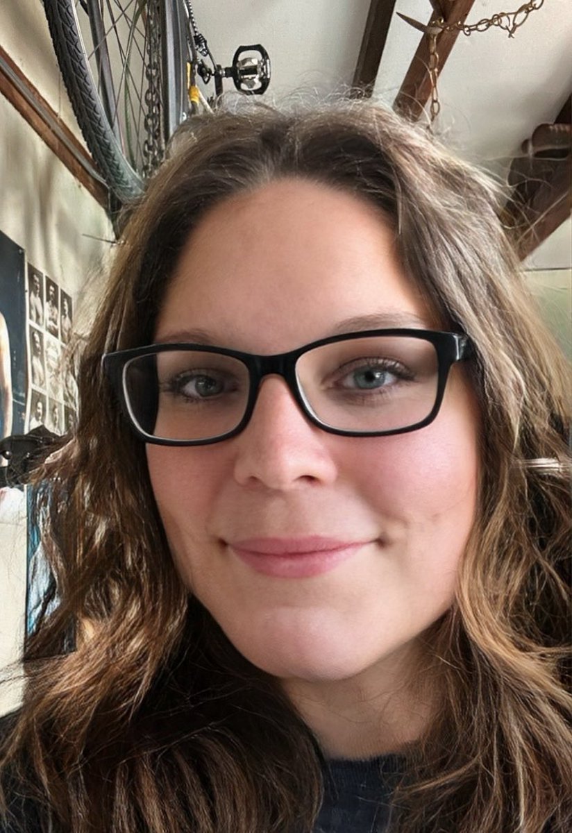 NancyExUFC's tweet photo. Someone whose style, fashion, and fitness advice I lean into suggested I wear glasses as a fashion accessory. i’ve never worn glasses in public and only wear them occasionally when I’m reading at home. Blah, blah, blah… anyway. https://t.co/PXfYEKwBRc