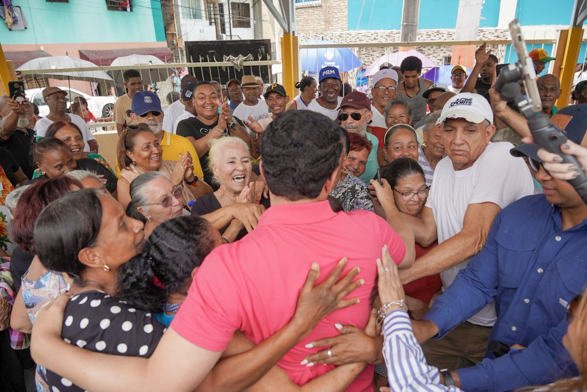 DavidColladoM's tweet photo. ¡Amo a mi gente de la capital.
Durante 20 años he venido en el mes de las madres, con fondos privados, a compartir con mi gente de la Circunscripción No. 1 del Distrito Nacional. https://t.co/XAMS4Bb9z0