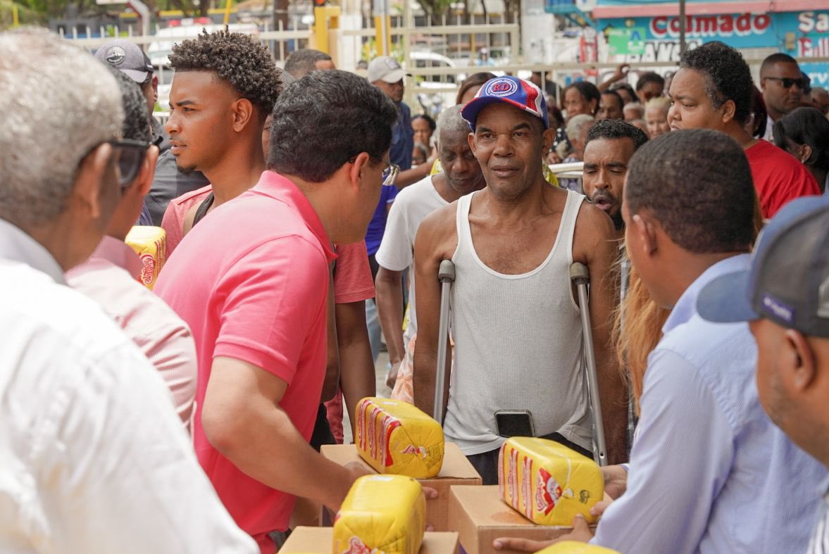 ¡Amo a mi gente de la capital.
Durante 20 años he venido en el mes de las madres, con fondos privados, a compartir con mi gente de la Circunscripción No. 1 del Distrito Nacional.